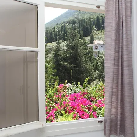 Otel Alexandros B 2*