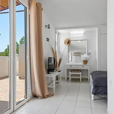 Alexandros B Hotel