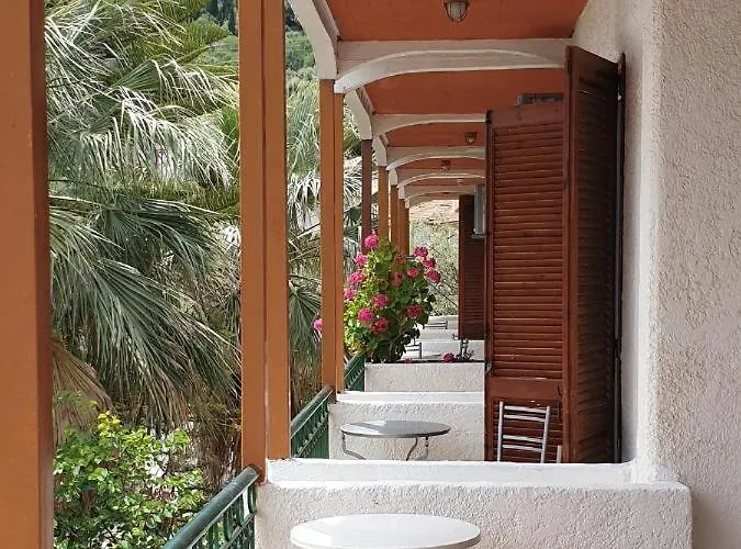 Alexandros B 2* Nikiana